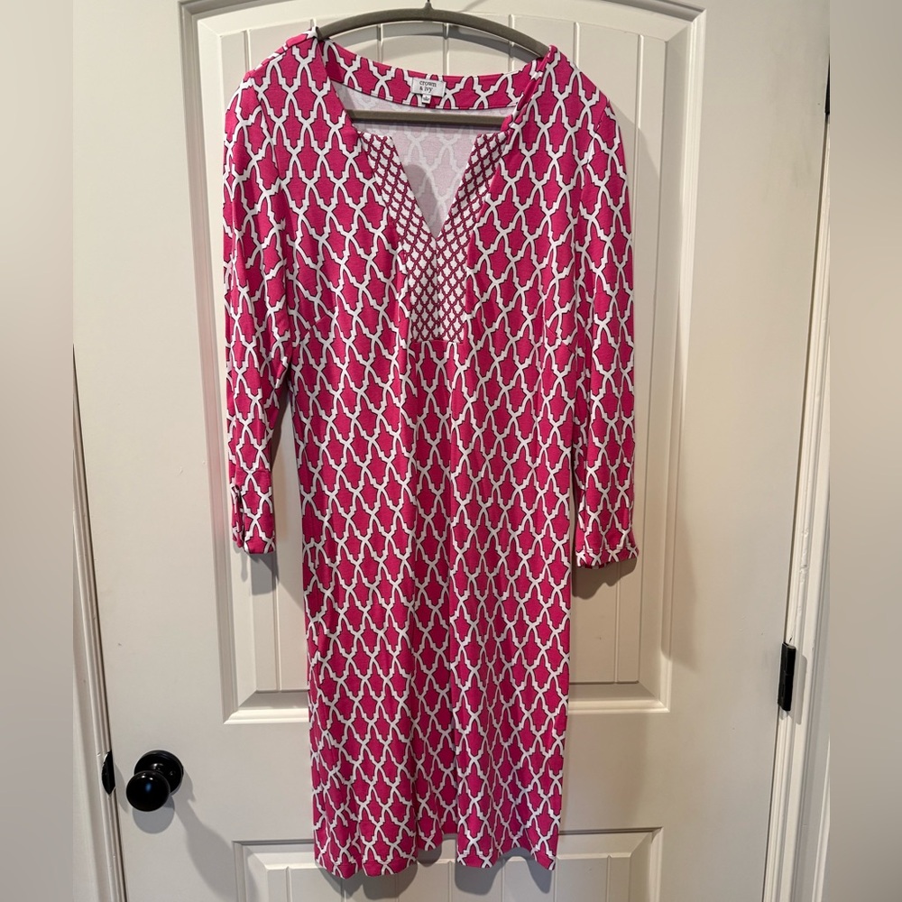 crown & ivy Pink and White Geometric Tunic